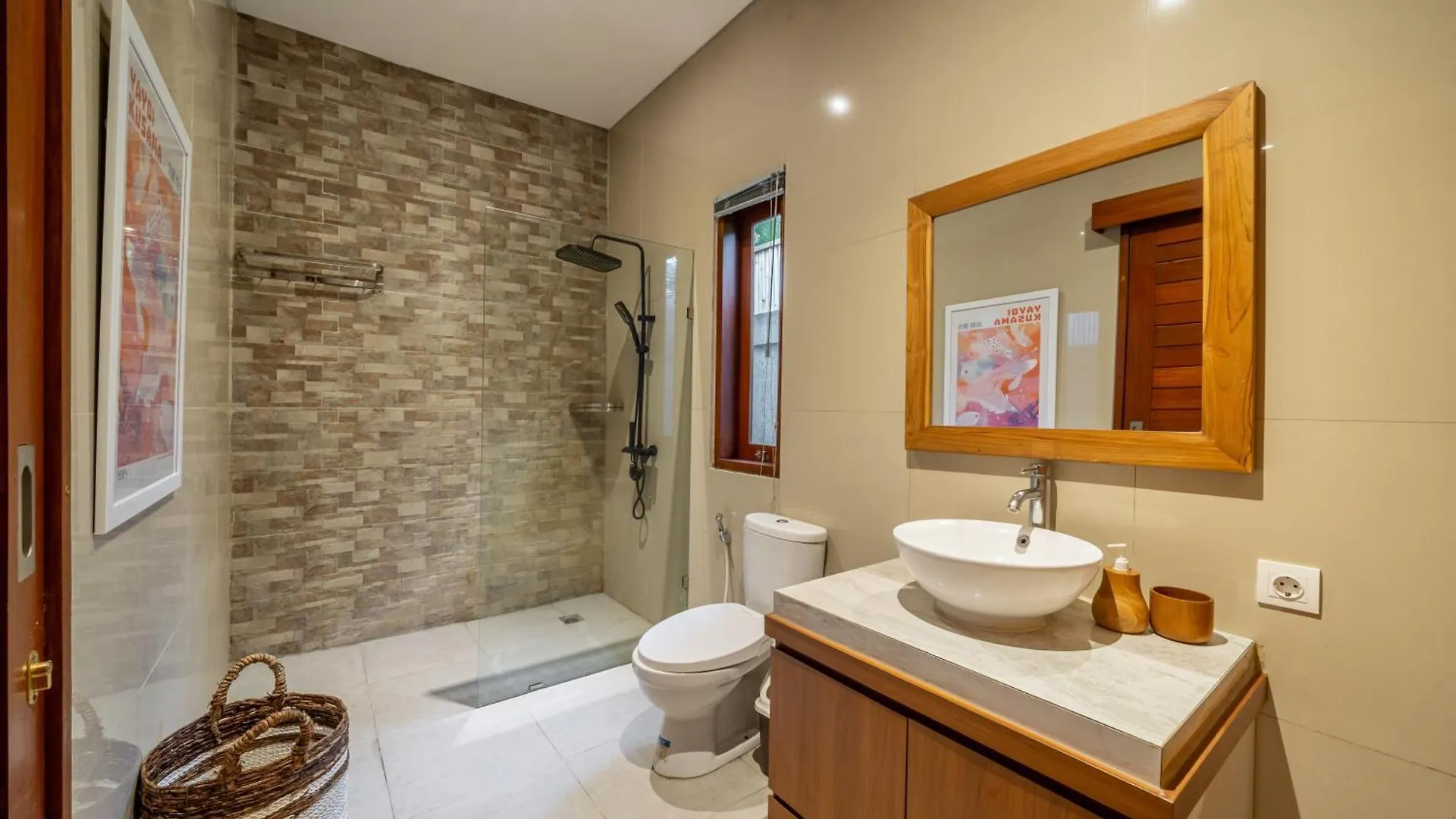 Private Pool, Perfect Location -Your Exclusive 3-Bedroom Villa In Canggu -Book Now! Kerobokan