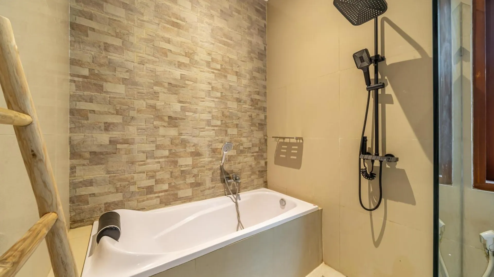 Private Pool, Perfect Location -Your Exclusive 3-Bedroom Villa In Canggu -Book Now! Kerobokan