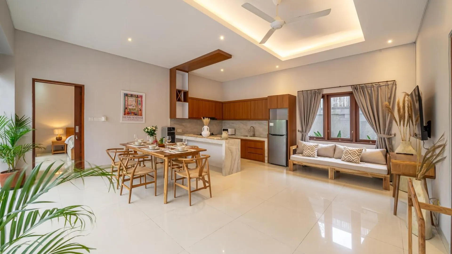 Private Pool, Perfect Location -Your Exclusive 3-Bedroom Villa In Canggu -Book Now! Kerobokan